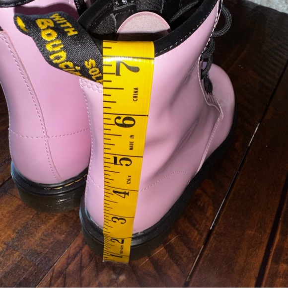 NWOB Dr. Martens 1460 boots in pale pink patent leather Women’s Sz 7 - Picture 10 of 15